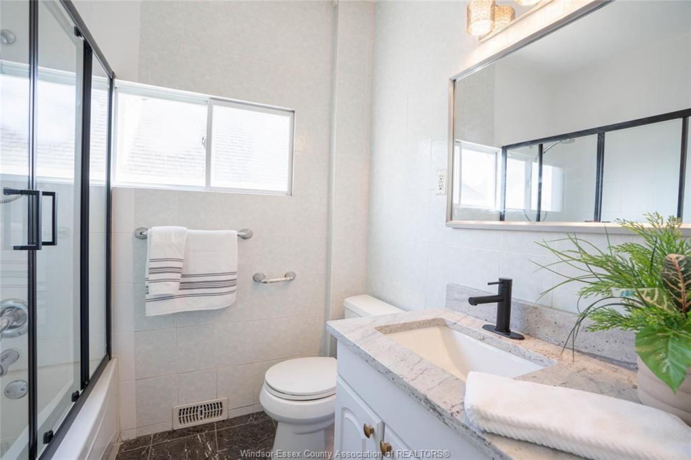 Windsor, ON, N9A 4R1, Canada, ,Residential,For Sale,1894646