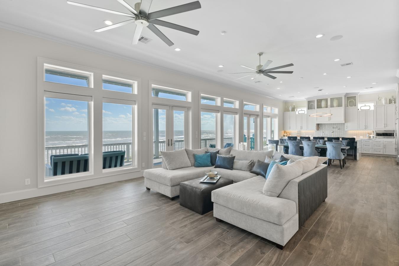 Galveston, Galveston, 77554, United States, 5 Bedrooms Bedrooms, ,5 BathroomsBathrooms,Residential,For Sale,1899138