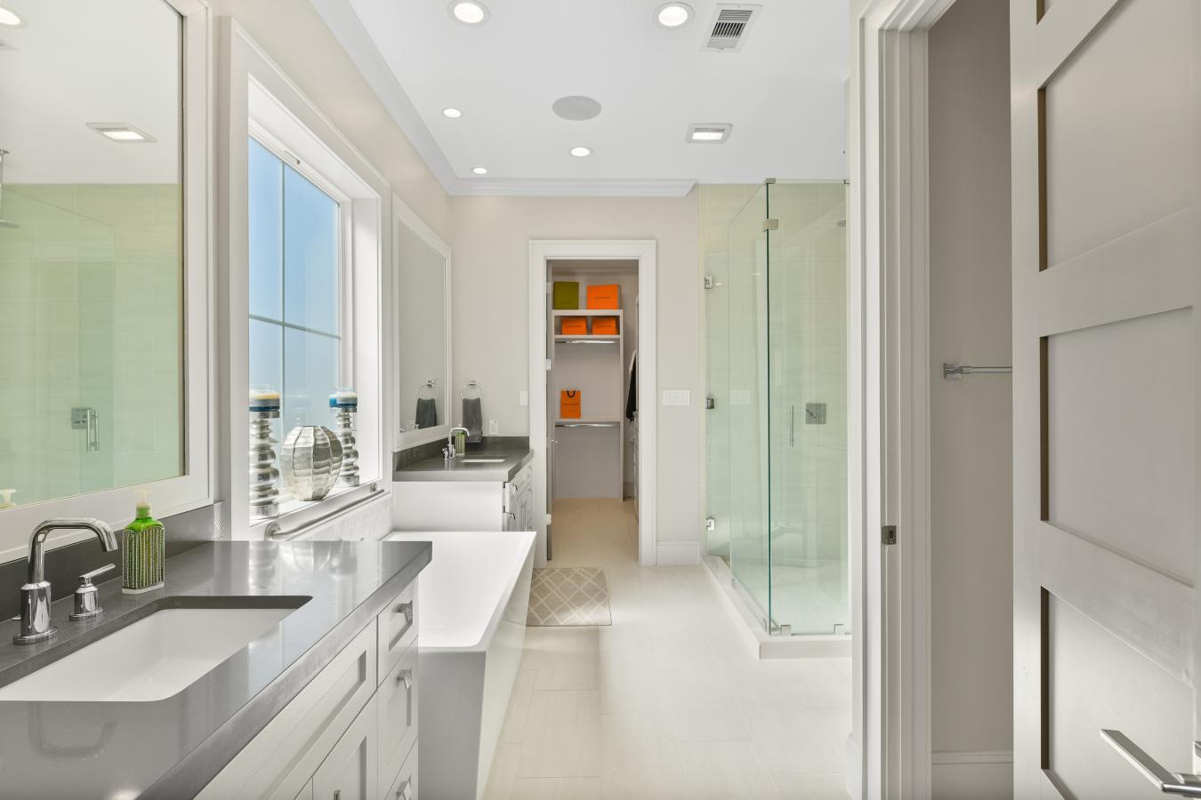 Galveston, Galveston, 77554, United States, 5 Bedrooms Bedrooms, ,5 BathroomsBathrooms,Residential,For Sale,1899138