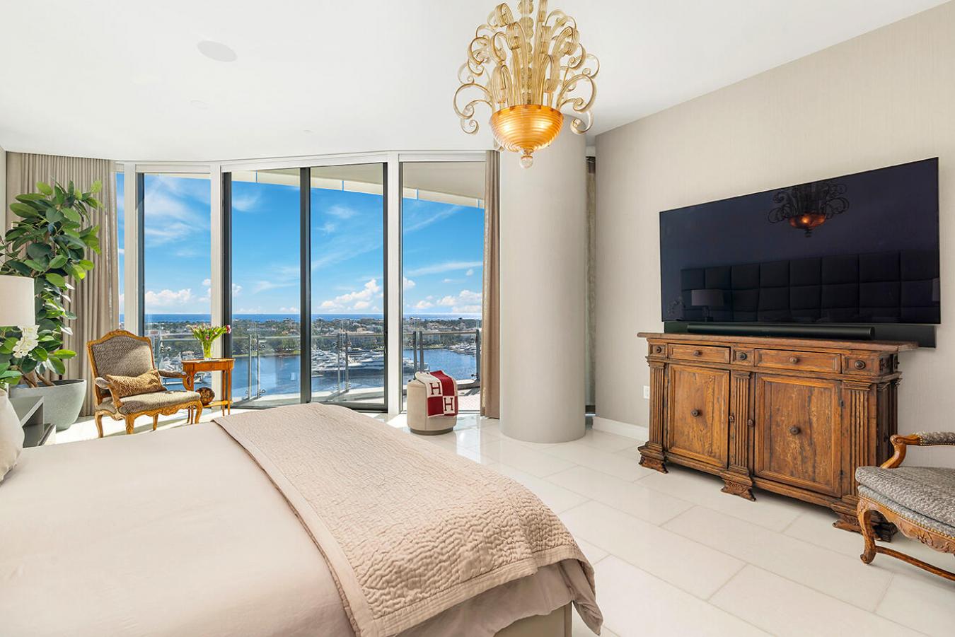 West Palm Beach, Florida, 33401, United States, 3 Bedrooms Bedrooms, ,4 BathroomsBathrooms,Residential,For Sale,1894637