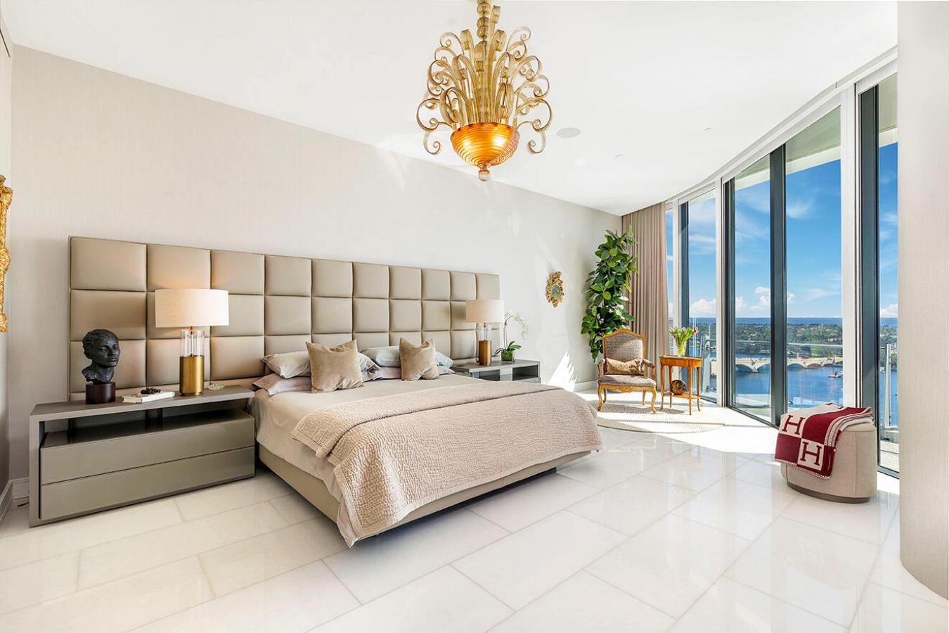 West Palm Beach, Florida, 33401, United States, 3 Bedrooms Bedrooms, ,4 BathroomsBathrooms,Residential,For Sale,1894637