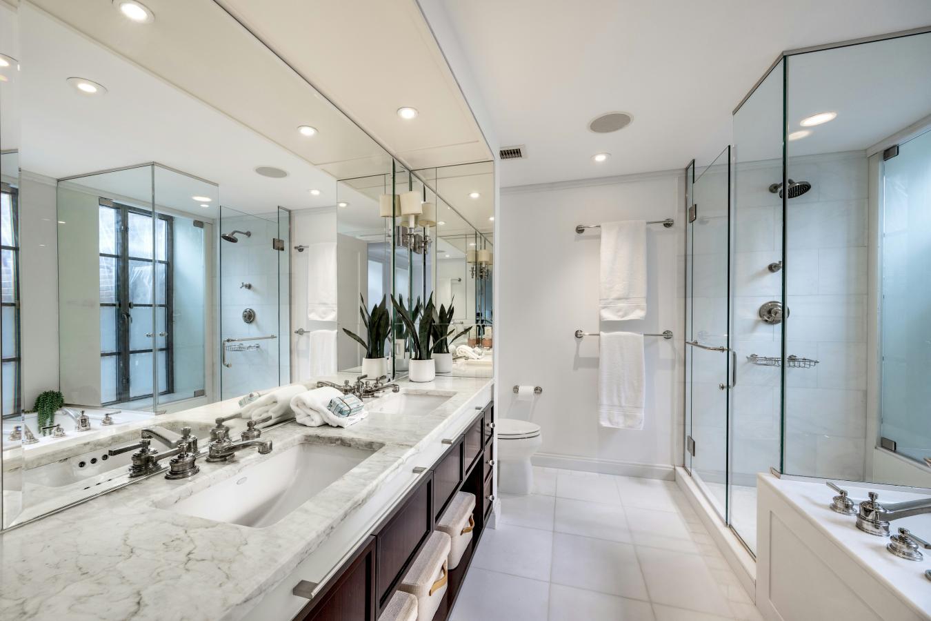 New York, New York, 10065, United States, 3 Bedrooms Bedrooms, ,3 BathroomsBathrooms,Residential,For Sale,1894631