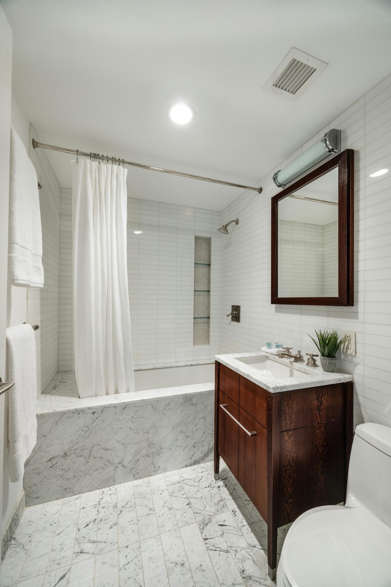 New York, New York, 10065, United States, 3 Bedrooms Bedrooms, ,3 BathroomsBathrooms,Residential,For Sale,1894631