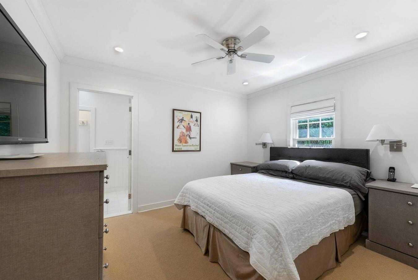 East Hampton, New York, 11937, United States, 2 Bedrooms Bedrooms, ,2 BathroomsBathrooms,Residential,For Sale,1894625