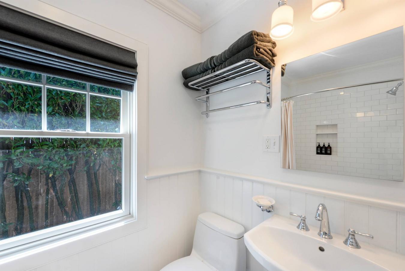 East Hampton, New York, 11937, United States, 2 Bedrooms Bedrooms, ,2 BathroomsBathrooms,Residential,For Sale,1894625