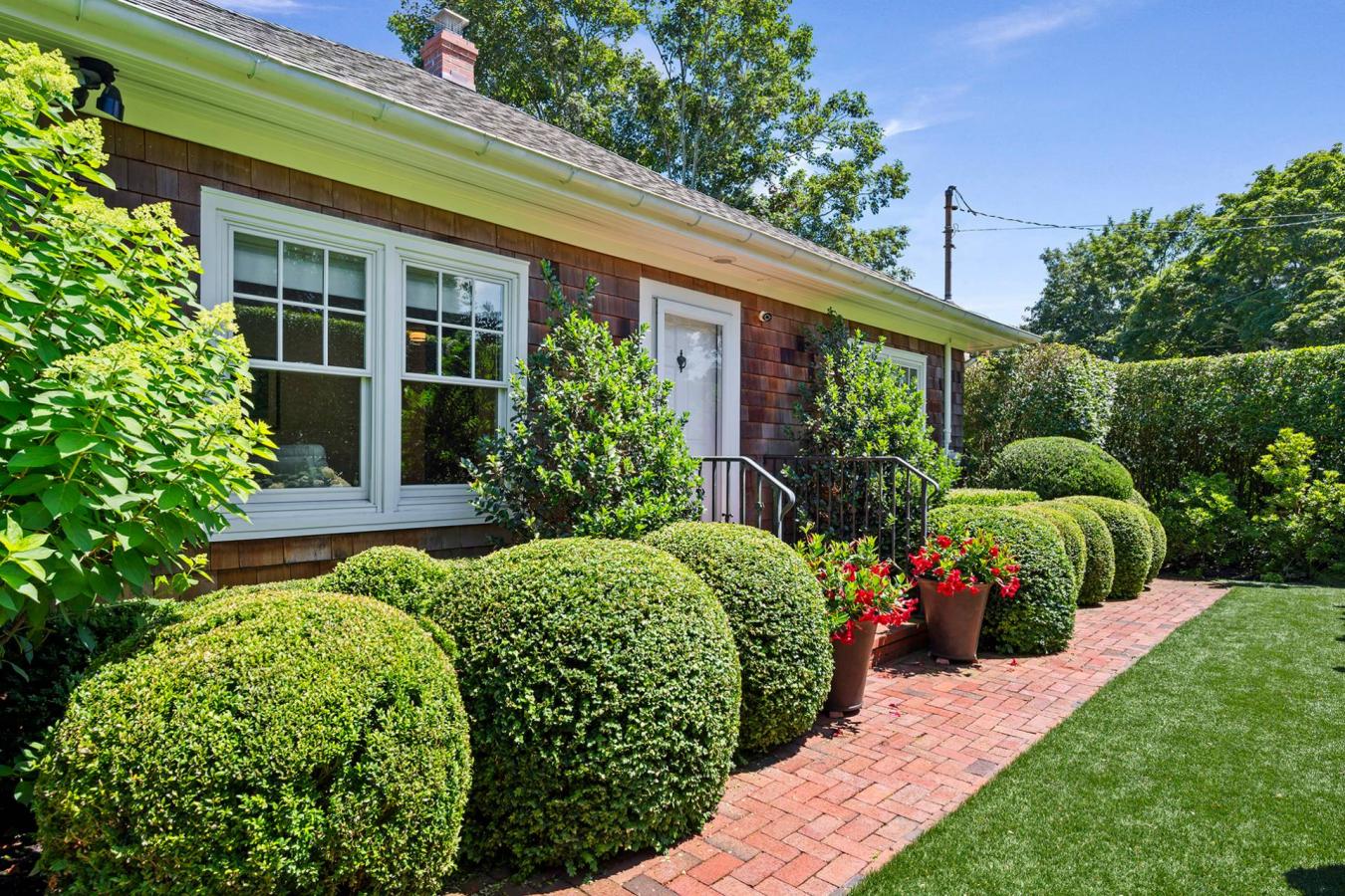 East Hampton, New York, 11937, United States, 2 Bedrooms Bedrooms, ,2 BathroomsBathrooms,Residential,For Sale,1894625