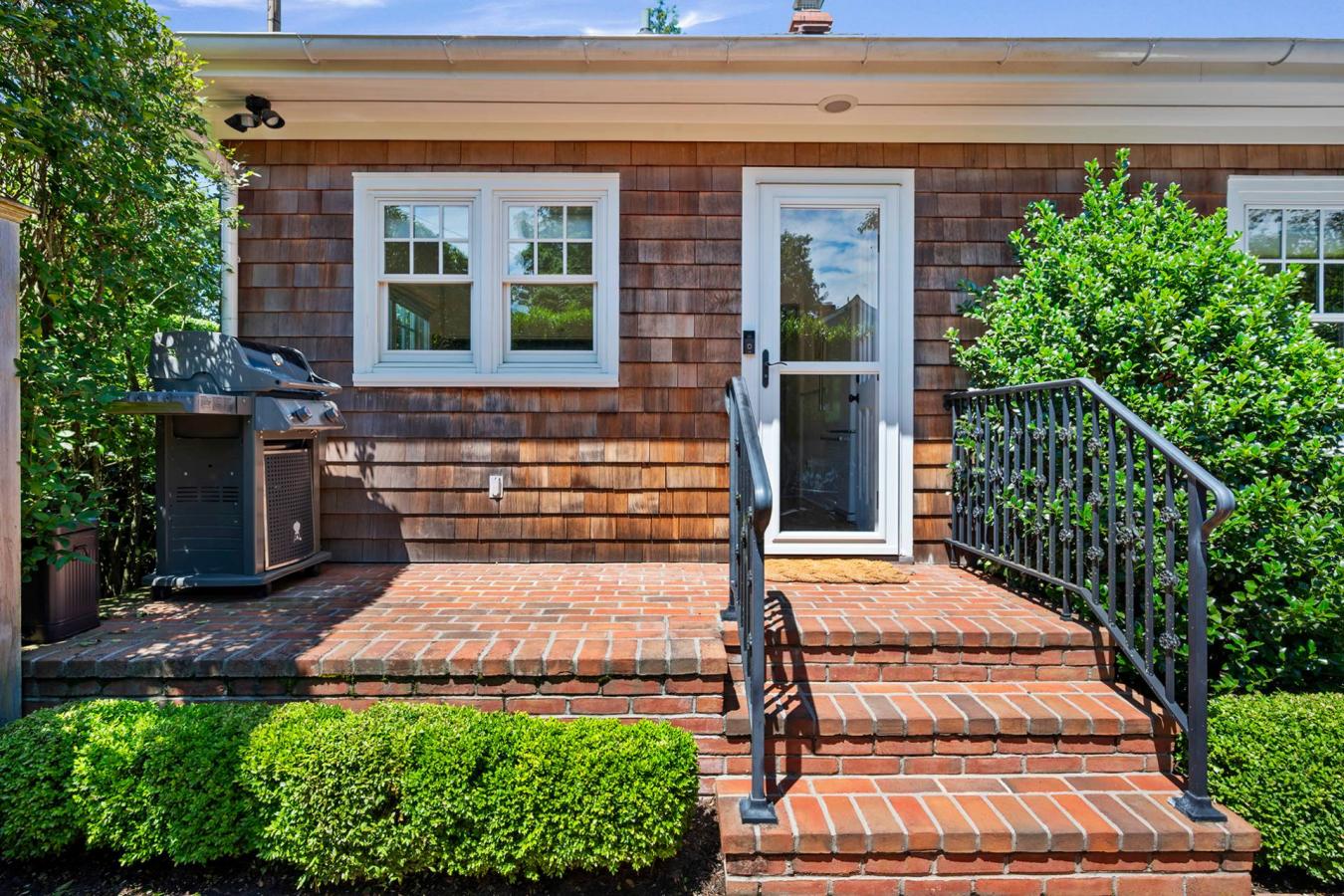 East Hampton, New York, 11937, United States, 2 Bedrooms Bedrooms, ,2 BathroomsBathrooms,Residential,For Sale,1894625