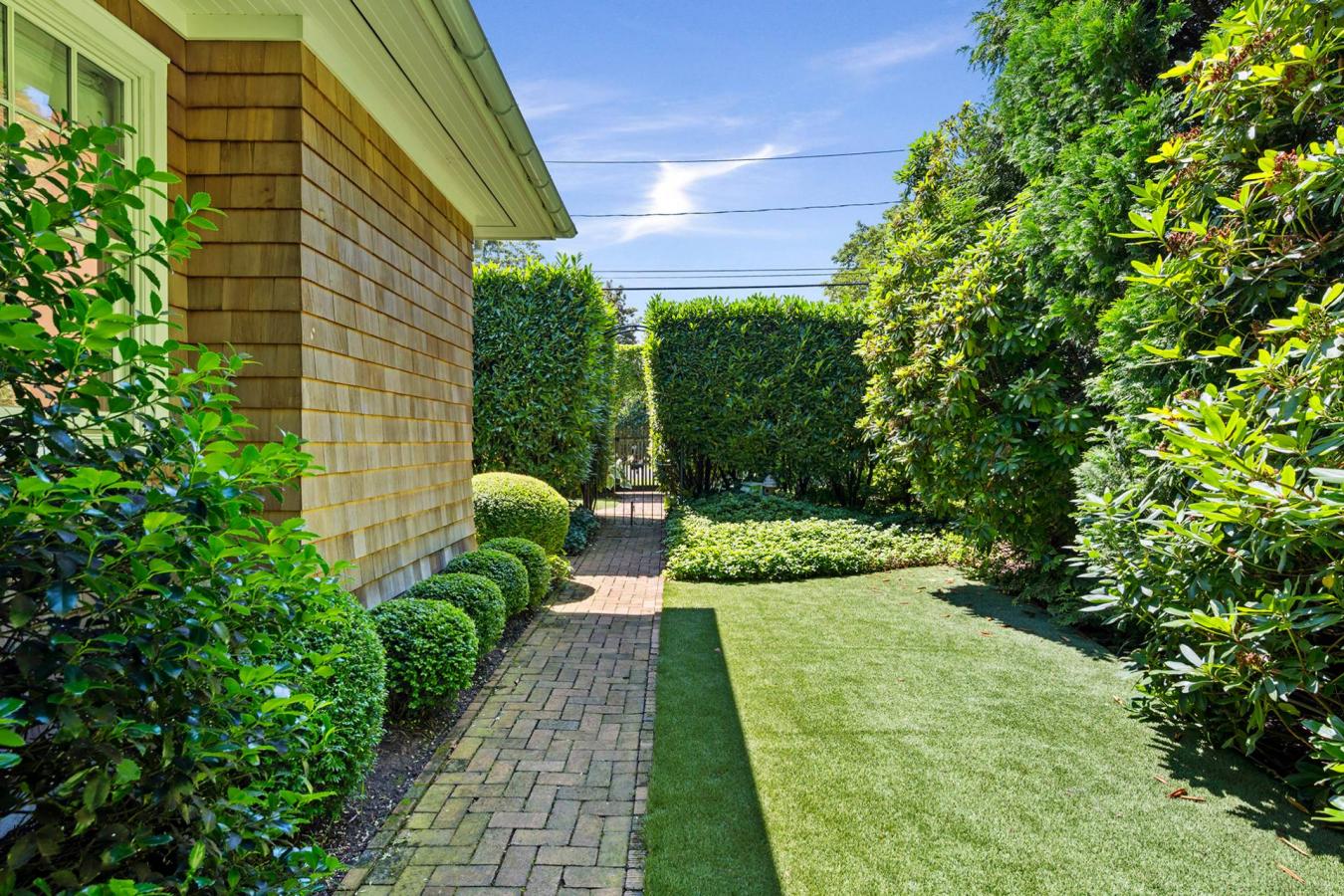 East Hampton, New York, 11937, United States, 2 Bedrooms Bedrooms, ,2 BathroomsBathrooms,Residential,For Sale,1894625