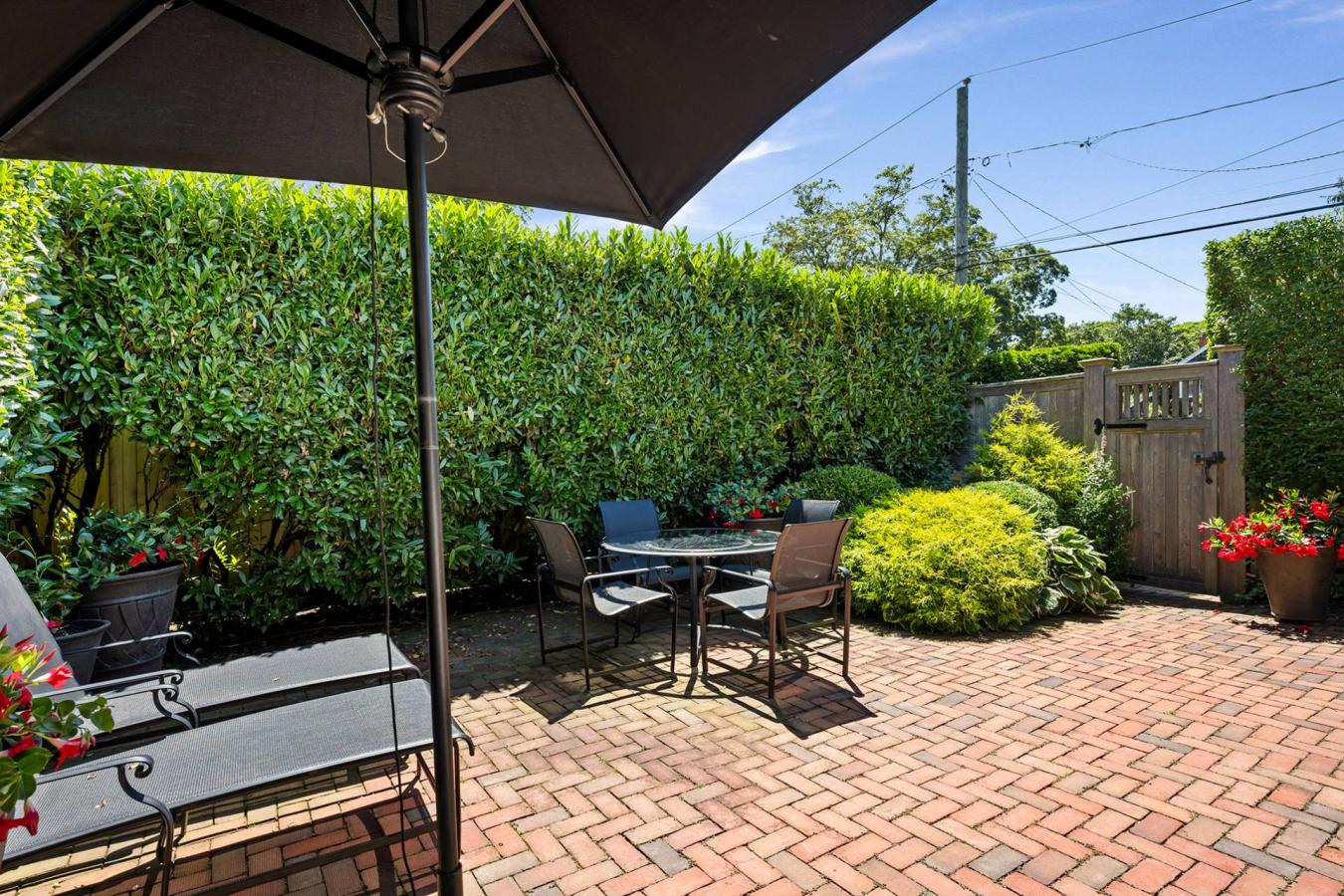 East Hampton, New York, 11937, United States, 2 Bedrooms Bedrooms, ,2 BathroomsBathrooms,Residential,For Sale,1894625