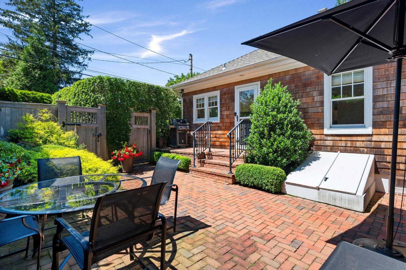 East Hampton, New York, 11937, United States, 2 Bedrooms Bedrooms, ,2 BathroomsBathrooms,Residential,For Sale,1894625