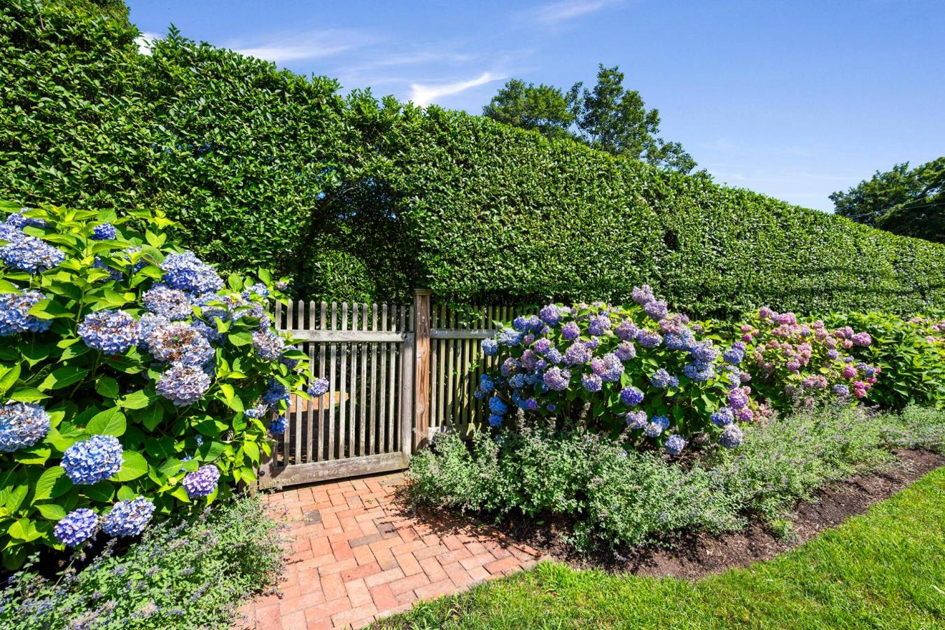 East Hampton, New York, 11937, United States, 2 Bedrooms Bedrooms, ,2 BathroomsBathrooms,Residential,For Sale,1894625