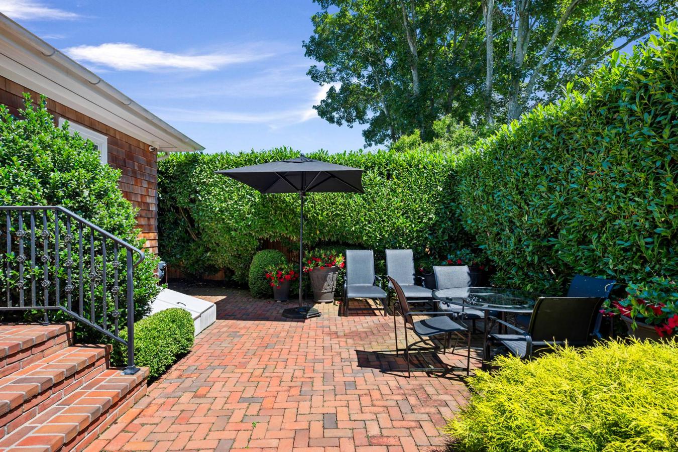 East Hampton, New York, 11937, United States, 2 Bedrooms Bedrooms, ,2 BathroomsBathrooms,Residential,For Sale,1894625