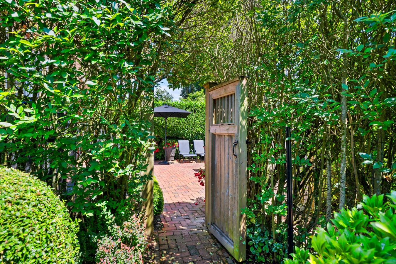 East Hampton, New York, 11937, United States, 2 Bedrooms Bedrooms, ,2 BathroomsBathrooms,Residential,For Sale,1894625