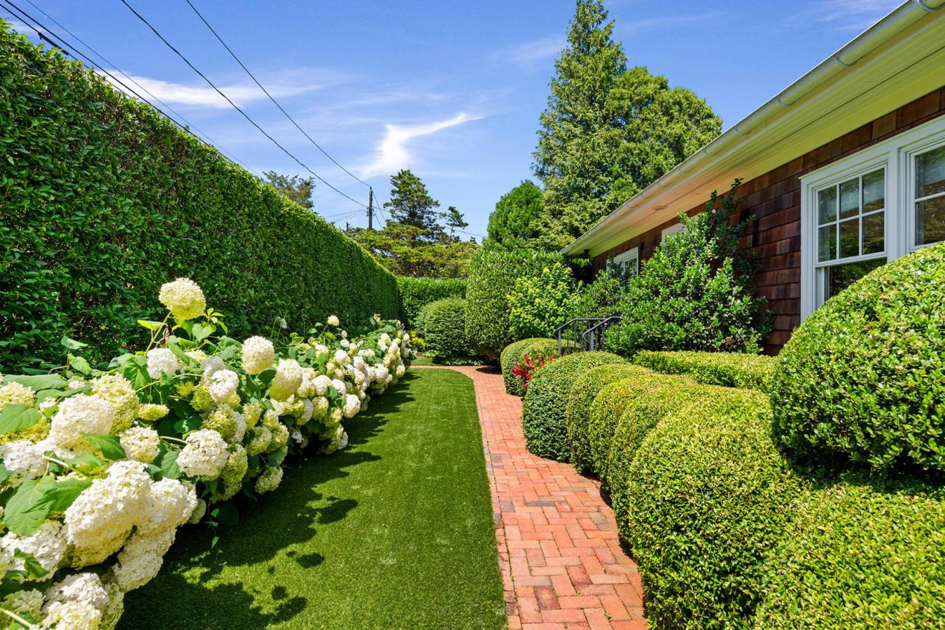 East Hampton, New York, 11937, United States, 2 Bedrooms Bedrooms, ,2 BathroomsBathrooms,Residential,For Sale,1894625