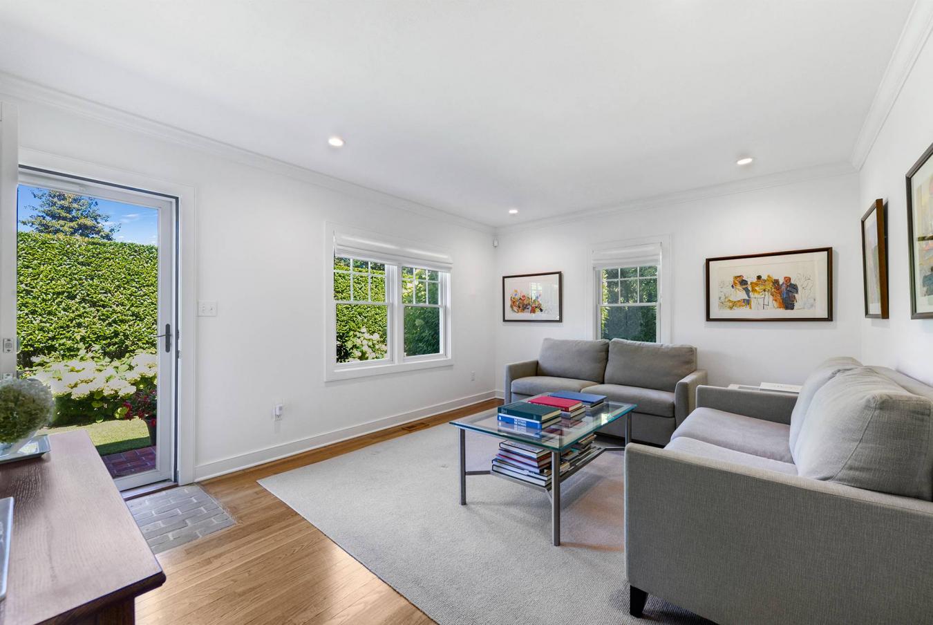 East Hampton, New York, 11937, United States, 2 Bedrooms Bedrooms, ,2 BathroomsBathrooms,Residential,For Sale,1894625