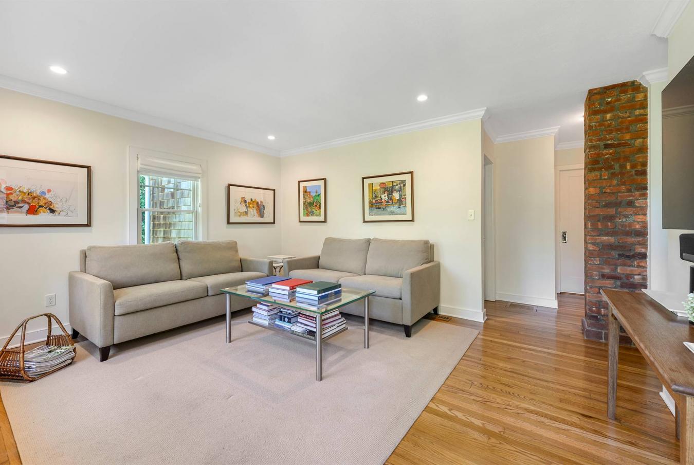 East Hampton, New York, 11937, United States, 2 Bedrooms Bedrooms, ,2 BathroomsBathrooms,Residential,For Sale,1894625