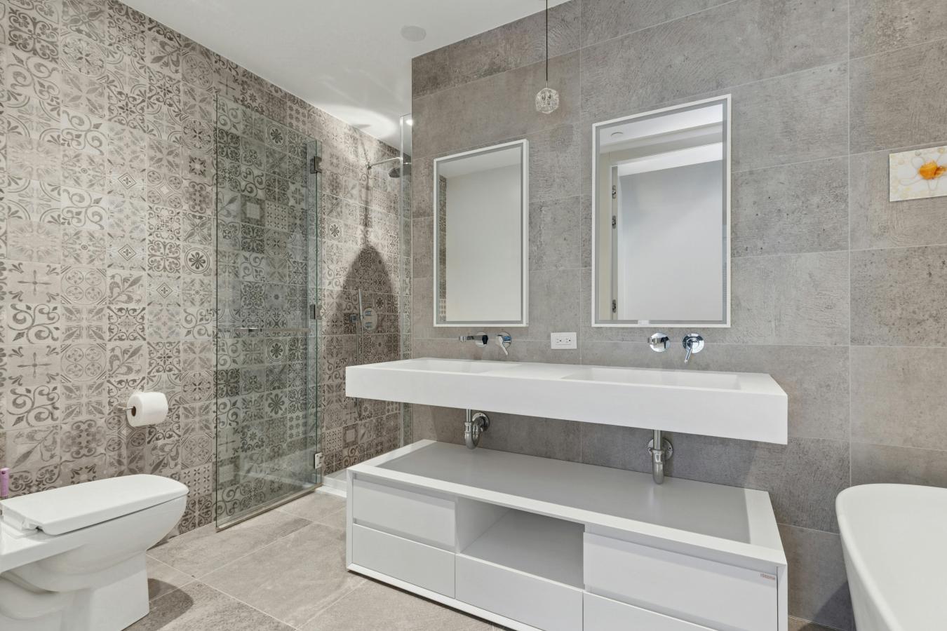 New York, New York, 10128, United States, 2 Bedrooms Bedrooms, ,2 BathroomsBathrooms,Residential,For Sale,1894618