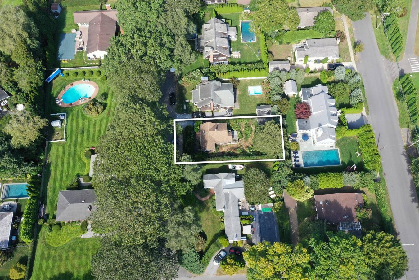 Village of East Hampton, New York, 11937, United States, 2 Bedrooms Bedrooms, ,1 BathroomBathrooms,Residential,For Sale,1894617