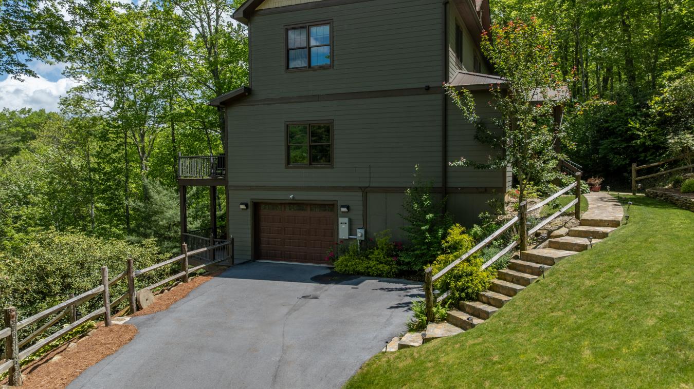 Cullowhee, Jackson, 28723, United States, 4 Bedrooms Bedrooms, ,4 BathroomsBathrooms,Residential,For Sale,1899137