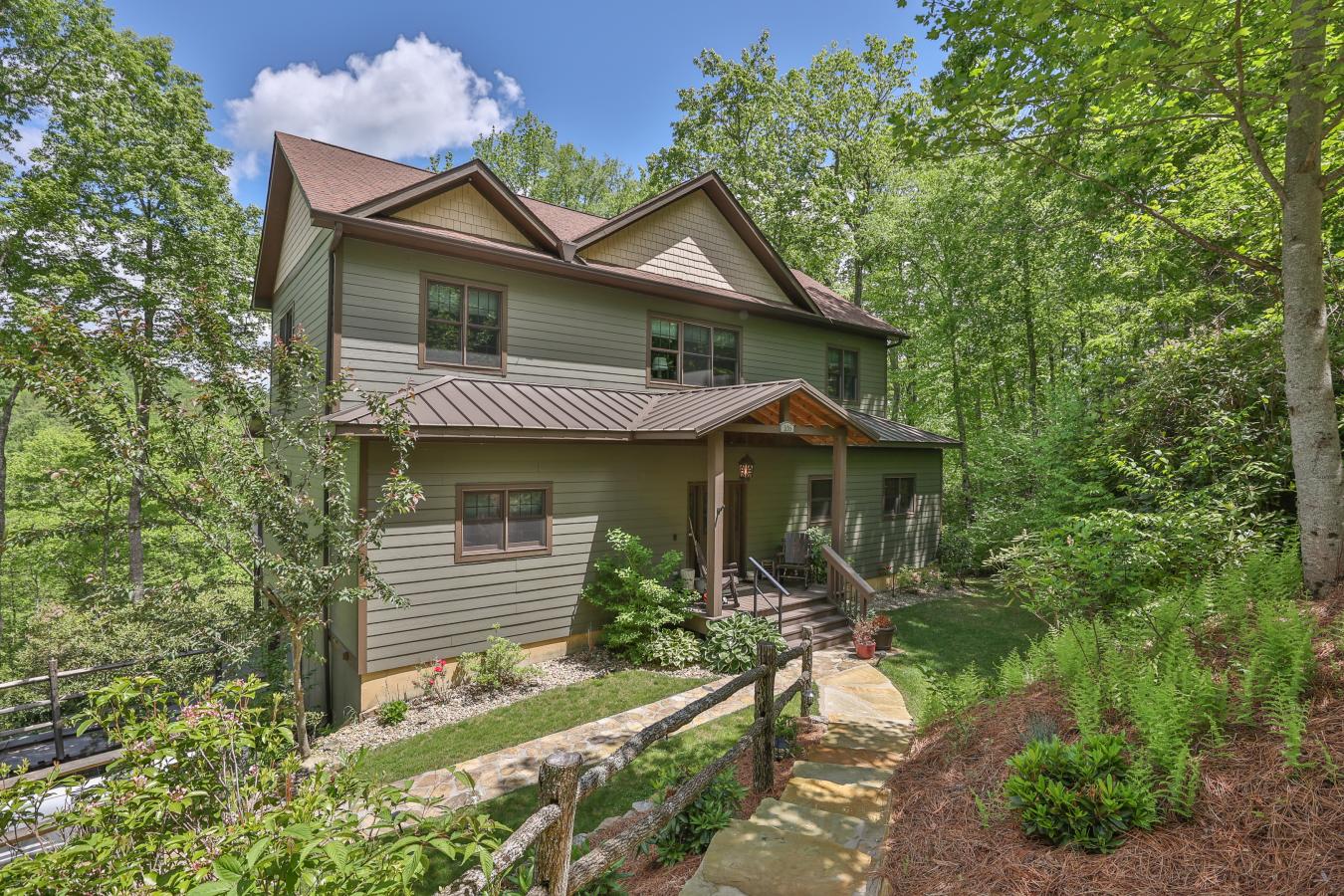 Cullowhee, Jackson, 28723, United States, 4 Bedrooms Bedrooms, ,4 BathroomsBathrooms,Residential,For Sale,1899137