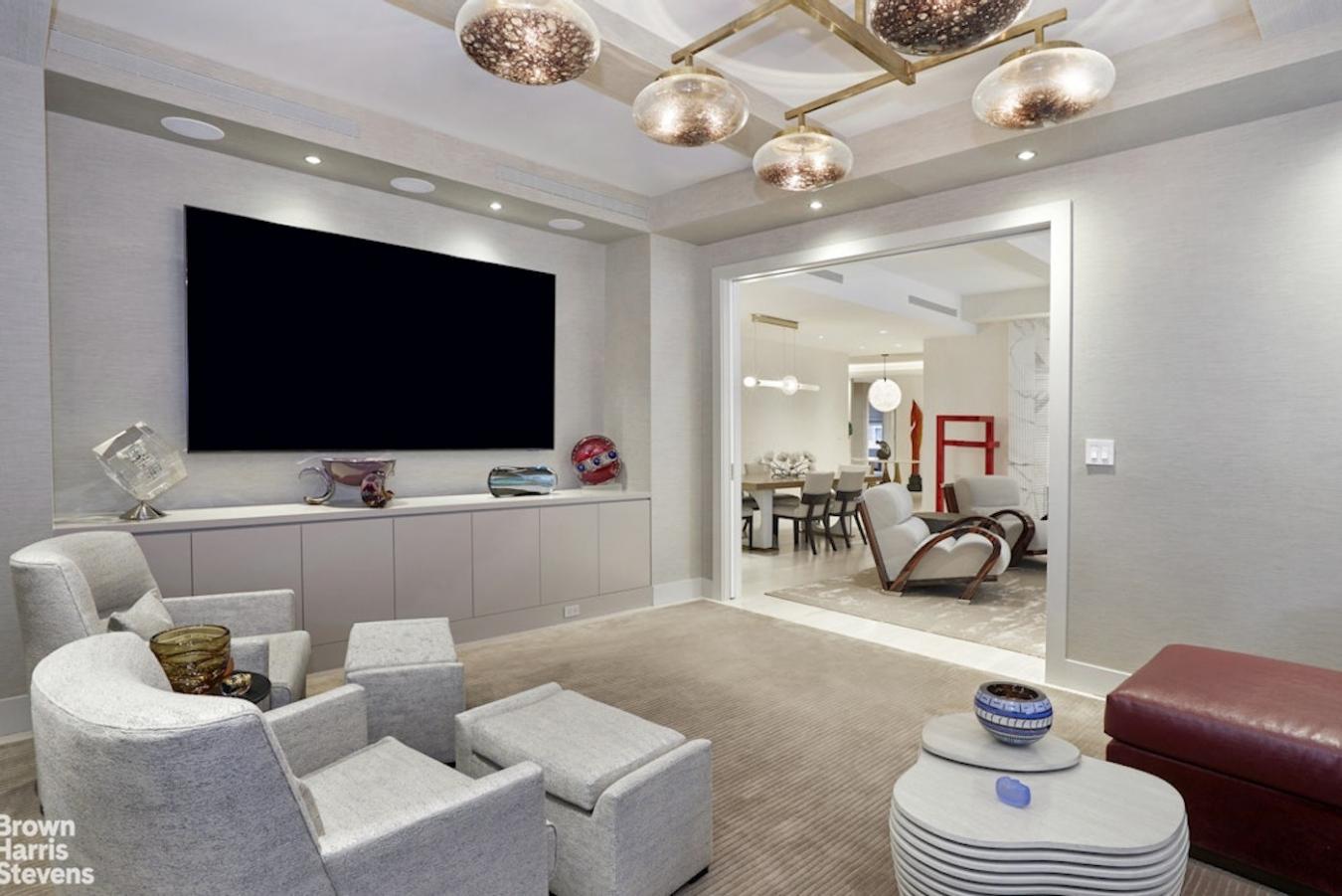 New York, New York, 10128, United States, 4 Bedrooms Bedrooms, ,3 BathroomsBathrooms,Residential,For Sale,1897943
