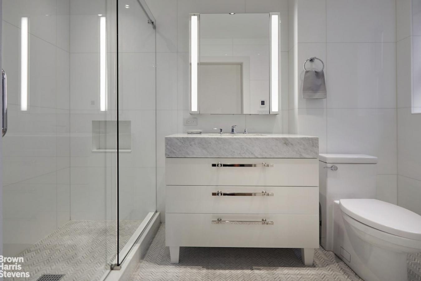 New York, New York, 10128, United States, 4 Bedrooms Bedrooms, ,3 BathroomsBathrooms,Residential,For Sale,1897943