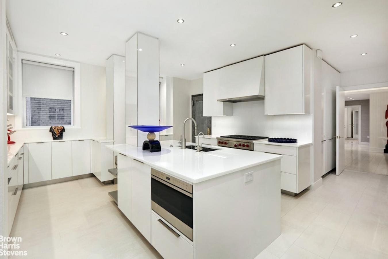 New York, New York, 10128, United States, 4 Bedrooms Bedrooms, ,3 BathroomsBathrooms,Residential,For Sale,1897943