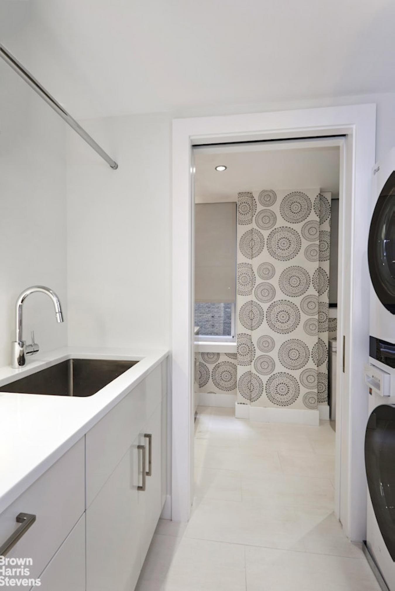 New York, New York, 10128, United States, 4 Bedrooms Bedrooms, ,3 BathroomsBathrooms,Residential,For Sale,1897943
