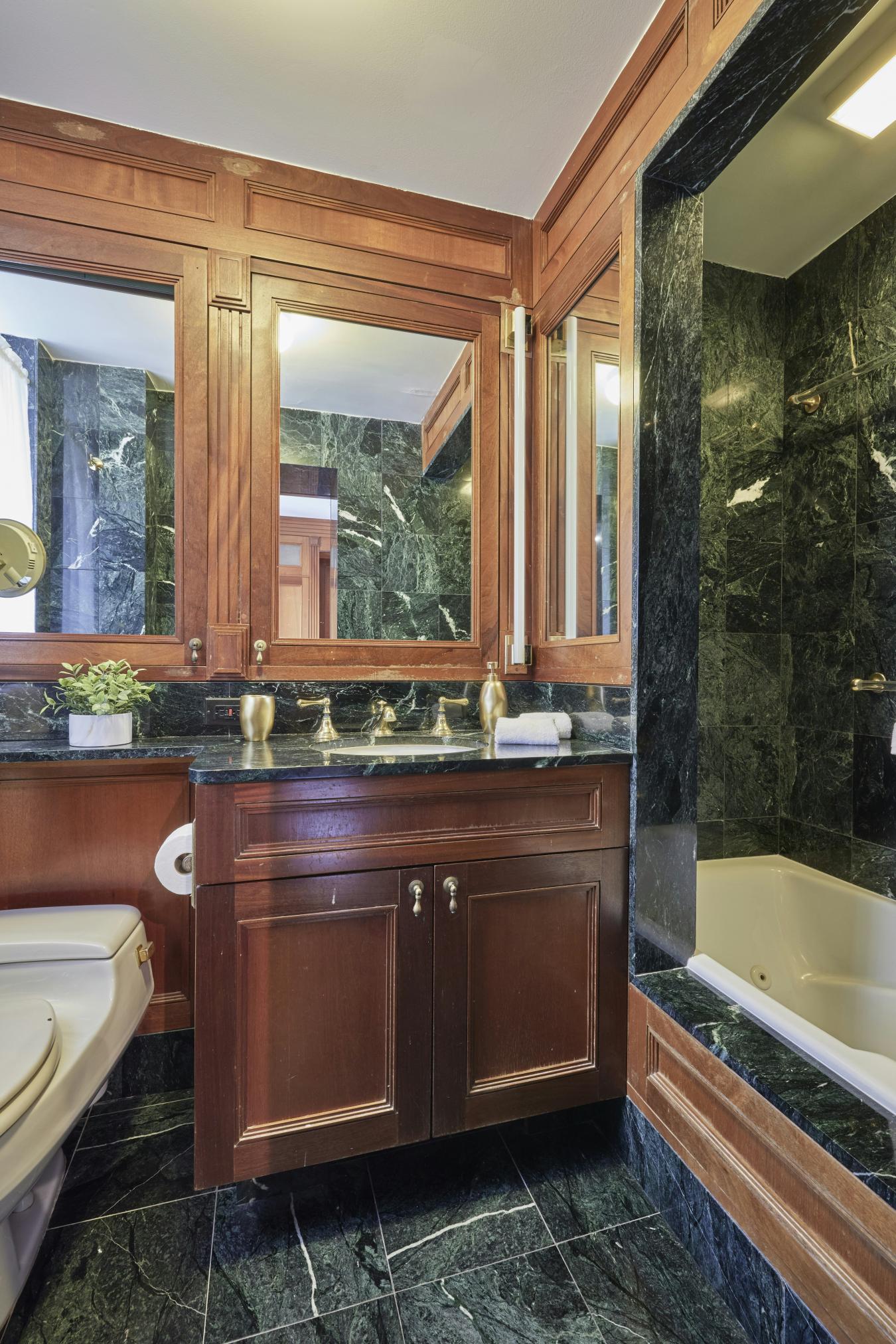 New York, New York, 10023, United States, 3 Bedrooms Bedrooms, ,3 BathroomsBathrooms,Residential,For Sale,1967475