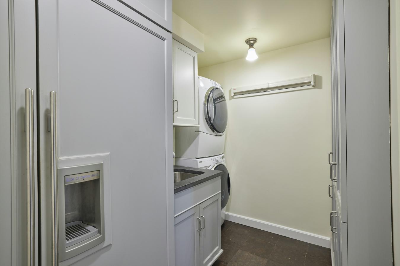 New York, New York, 10023, United States, 3 Bedrooms Bedrooms, ,3 BathroomsBathrooms,Residential,For Sale,1967475