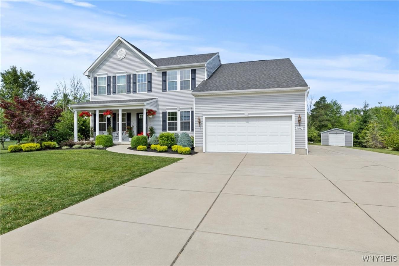 Hamburg, Erie, 14075, United States, 4 Bedrooms Bedrooms, ,2 BathroomsBathrooms,Residential,For Sale,1899135