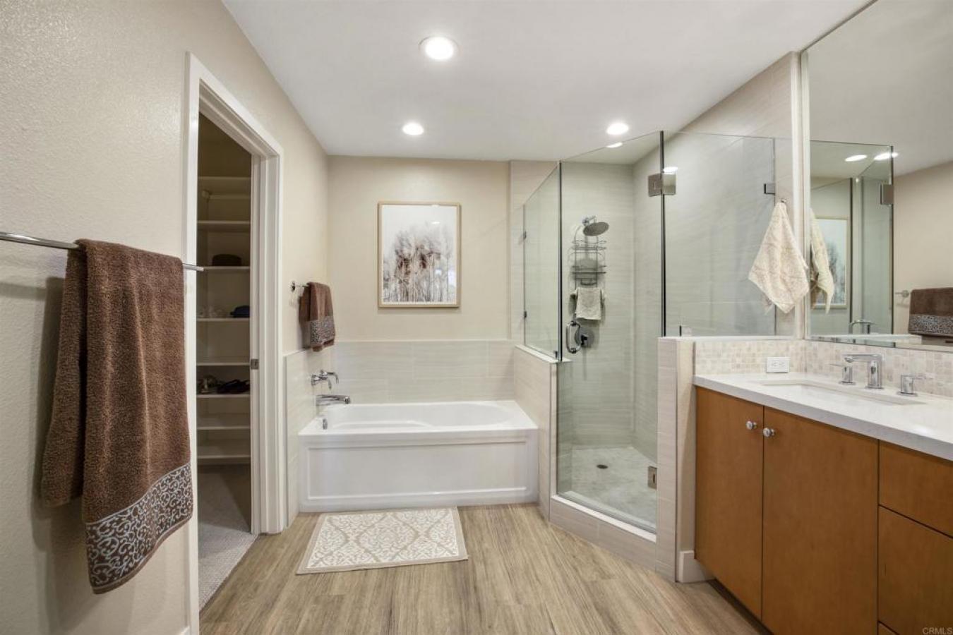 San Diego, San Diego, 92103, United States, 2 Bedrooms Bedrooms, ,2 BathroomsBathrooms,Residential,For Sale,1899124