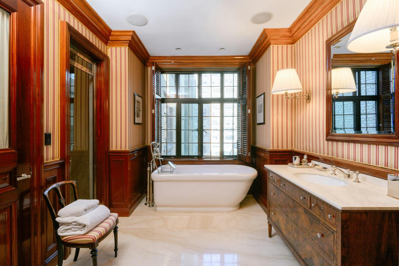 New York, New York, 10065, United States, 3 Bedrooms Bedrooms, ,3 BathroomsBathrooms,Residential,For Sale,1899122