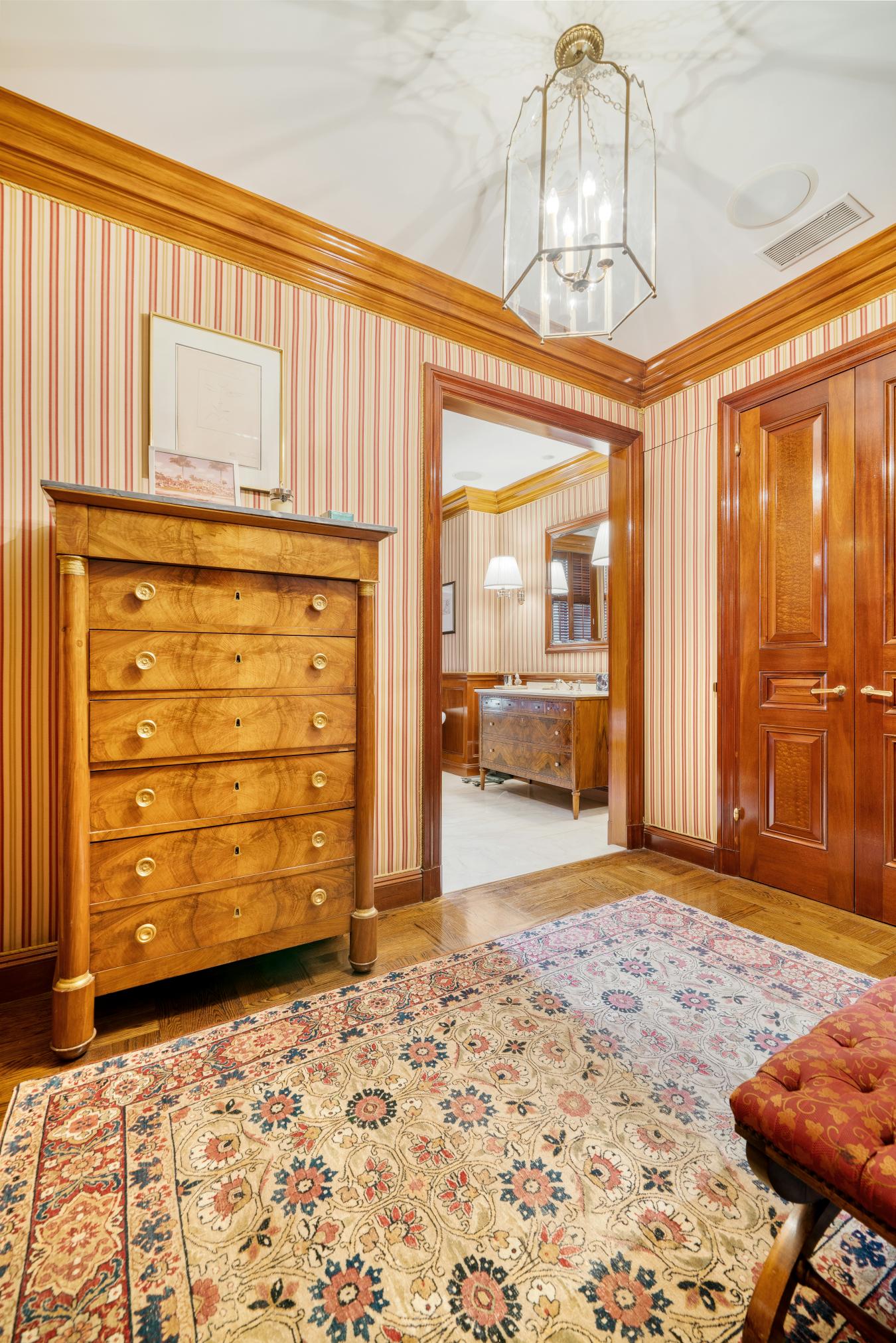 New York, New York, 10065, United States, 3 Bedrooms Bedrooms, ,3 BathroomsBathrooms,Residential,For Sale,1899122