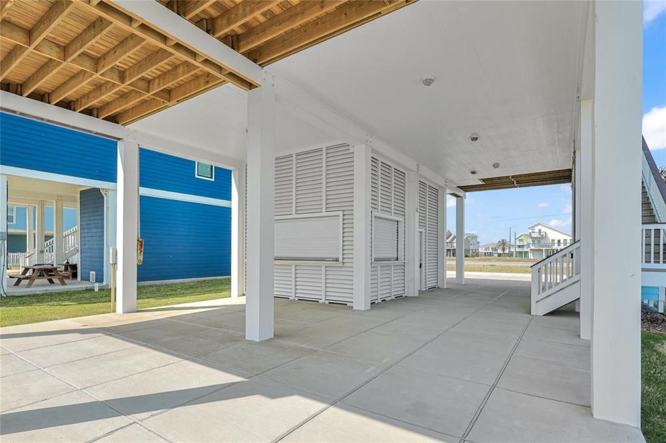 Galveston, Galveston, 77554, United States, 4 Bedrooms Bedrooms, ,3 BathroomsBathrooms,Residential,For Sale,1899097