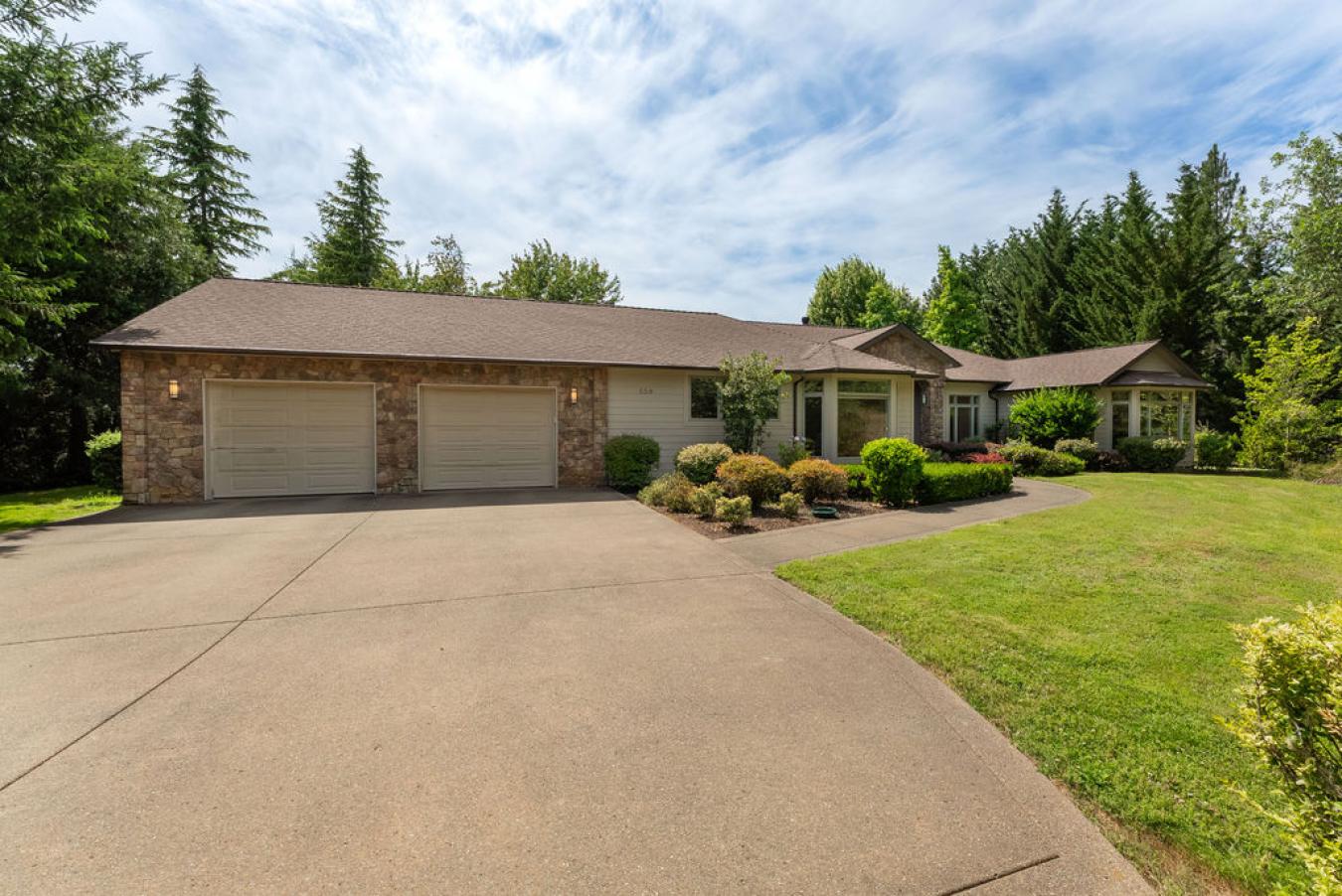 Roseburg, Oregon, 97471, United States, 1 Bedroom Bedrooms, ,2 BathroomsBathrooms,Residential,For Sale,1899096