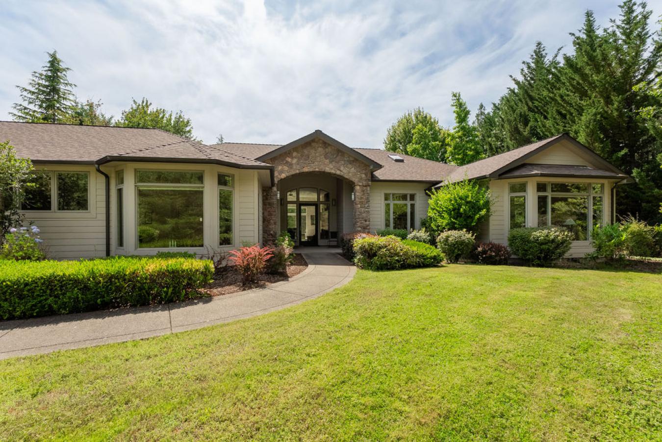 Roseburg, Oregon, 97471, United States, 1 Bedroom Bedrooms, ,2 BathroomsBathrooms,Residential,For Sale,1899096