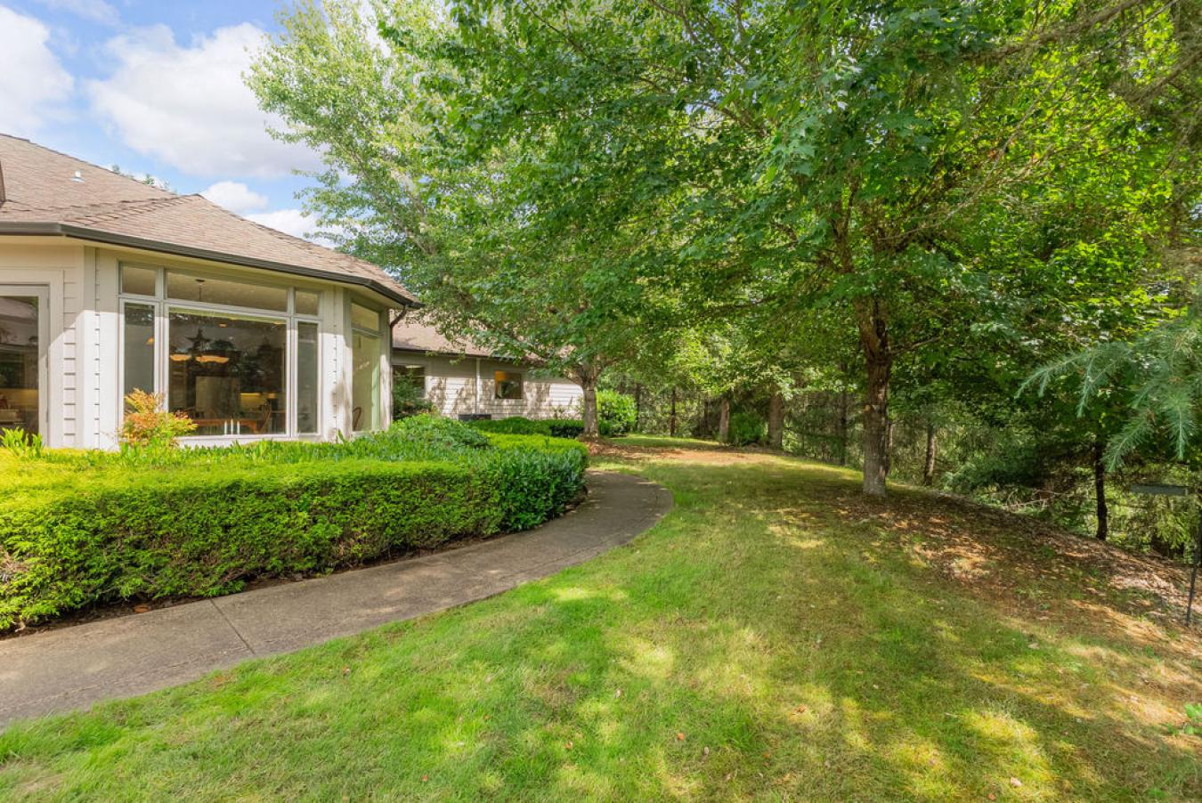 Roseburg, Oregon, 97471, United States, 1 Bedroom Bedrooms, ,2 BathroomsBathrooms,Residential,For Sale,1899096