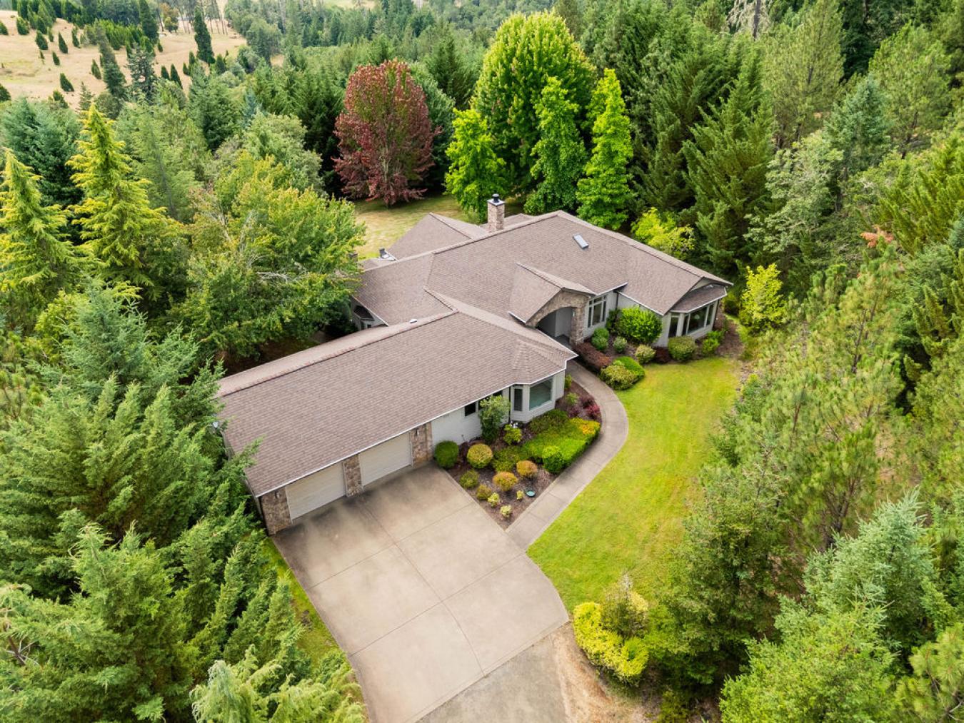 Roseburg, Oregon, 97471, United States, 1 Bedroom Bedrooms, ,2 BathroomsBathrooms,Residential,For Sale,1899096