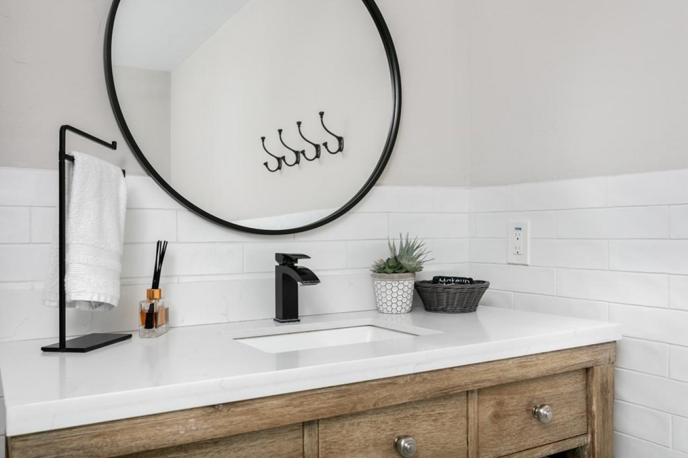 Fredericksburg, Gillespie, 78624, United States, 2 Bedrooms Bedrooms, ,1 BathroomBathrooms,Residential,For Sale,1900108