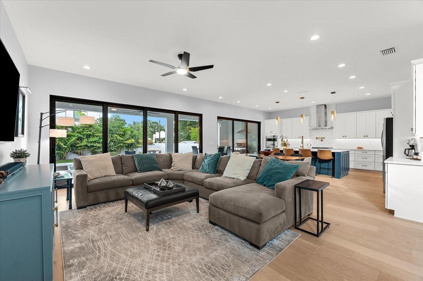 TAMPA, Hillsborough, 33602, United States, 5 Bedrooms Bedrooms, ,4 BathroomsBathrooms,Residential,For Sale,1900106