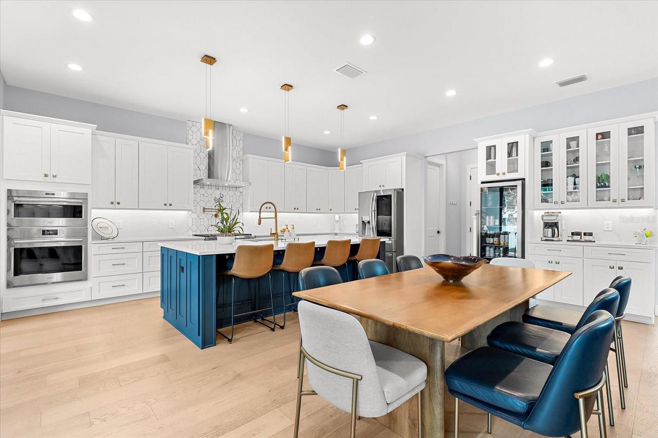 TAMPA, Hillsborough, 33602, United States, 5 Bedrooms Bedrooms, ,4 BathroomsBathrooms,Residential,For Sale,1900106
