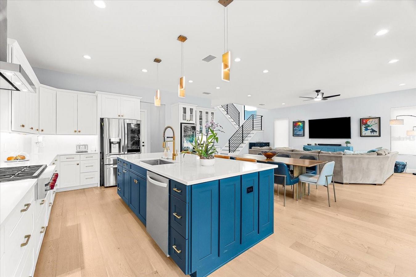 TAMPA, Hillsborough, 33602, United States, 5 Bedrooms Bedrooms, ,4 BathroomsBathrooms,Residential,For Sale,1900106