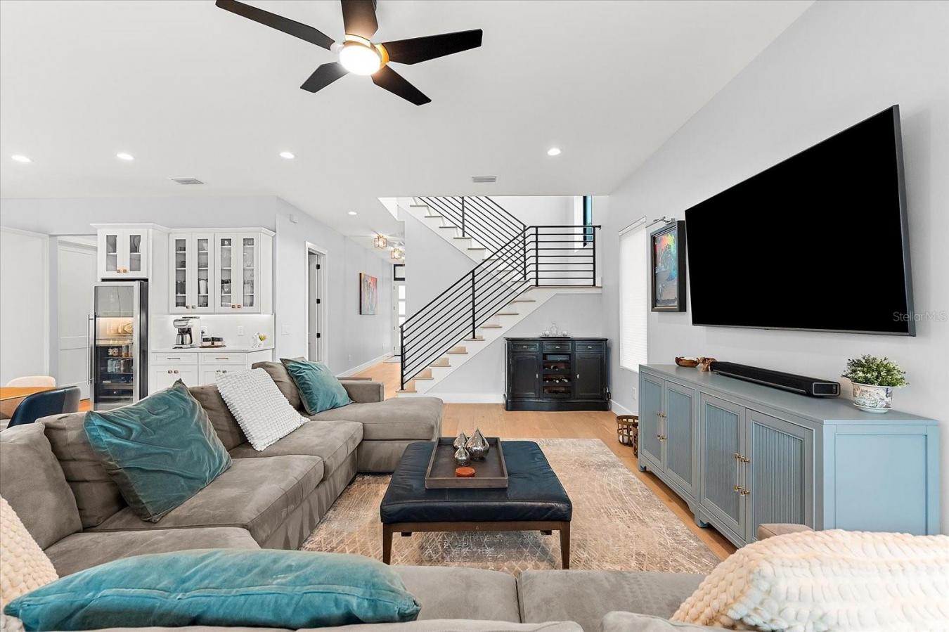 TAMPA, Hillsborough, 33602, United States, 5 Bedrooms Bedrooms, ,4 BathroomsBathrooms,Residential,For Sale,1900106