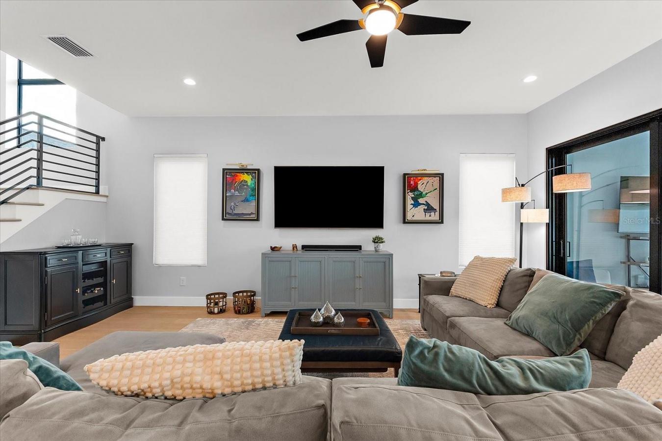 TAMPA, Hillsborough, 33602, United States, 5 Bedrooms Bedrooms, ,4 BathroomsBathrooms,Residential,For Sale,1900106
