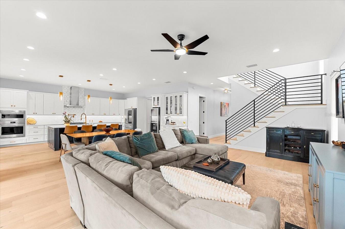 TAMPA, Hillsborough, 33602, United States, 5 Bedrooms Bedrooms, ,4 BathroomsBathrooms,Residential,For Sale,1900106