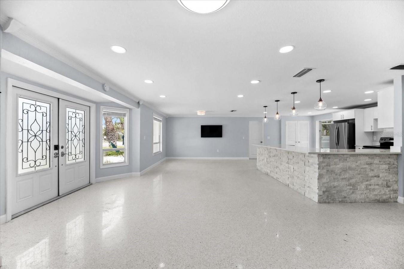 LONGBOAT KEY, Manatee, 34228, United States, 3 Bedrooms Bedrooms, ,2 BathroomsBathrooms,Residential,For Sale,1900105