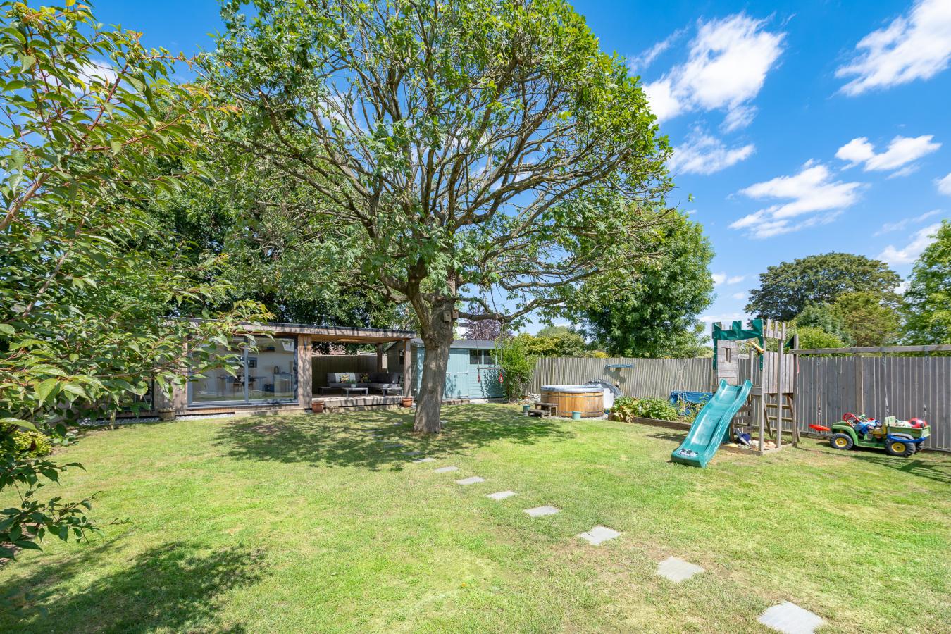 Tonbridge, Kent, TN11 9DR, United Kingdom, 5 Bedrooms Bedrooms, ,3 BathroomsBathrooms,Residential,For Sale,1900103