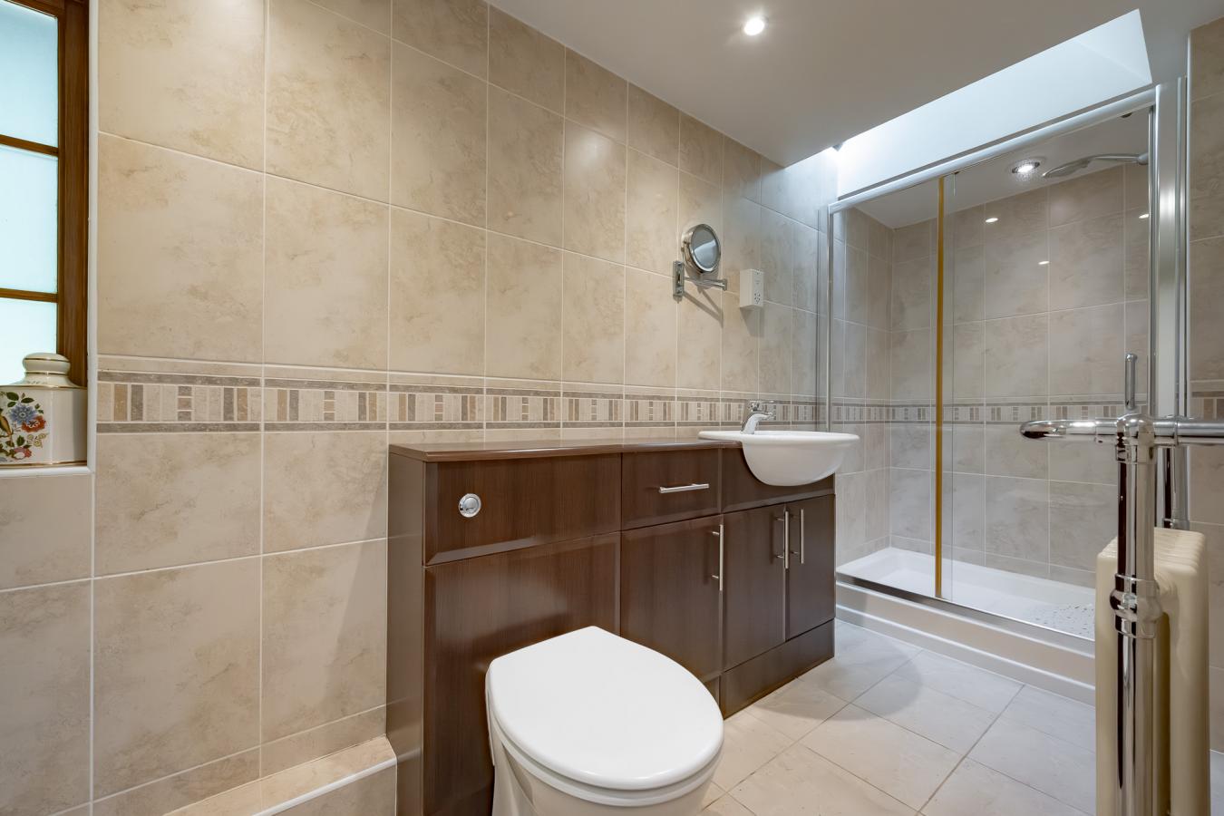 Ashford, Kent, TN27 0ED, United Kingdom, 5 Bedrooms Bedrooms, ,4 BathroomsBathrooms,Residential,For Sale,1900102