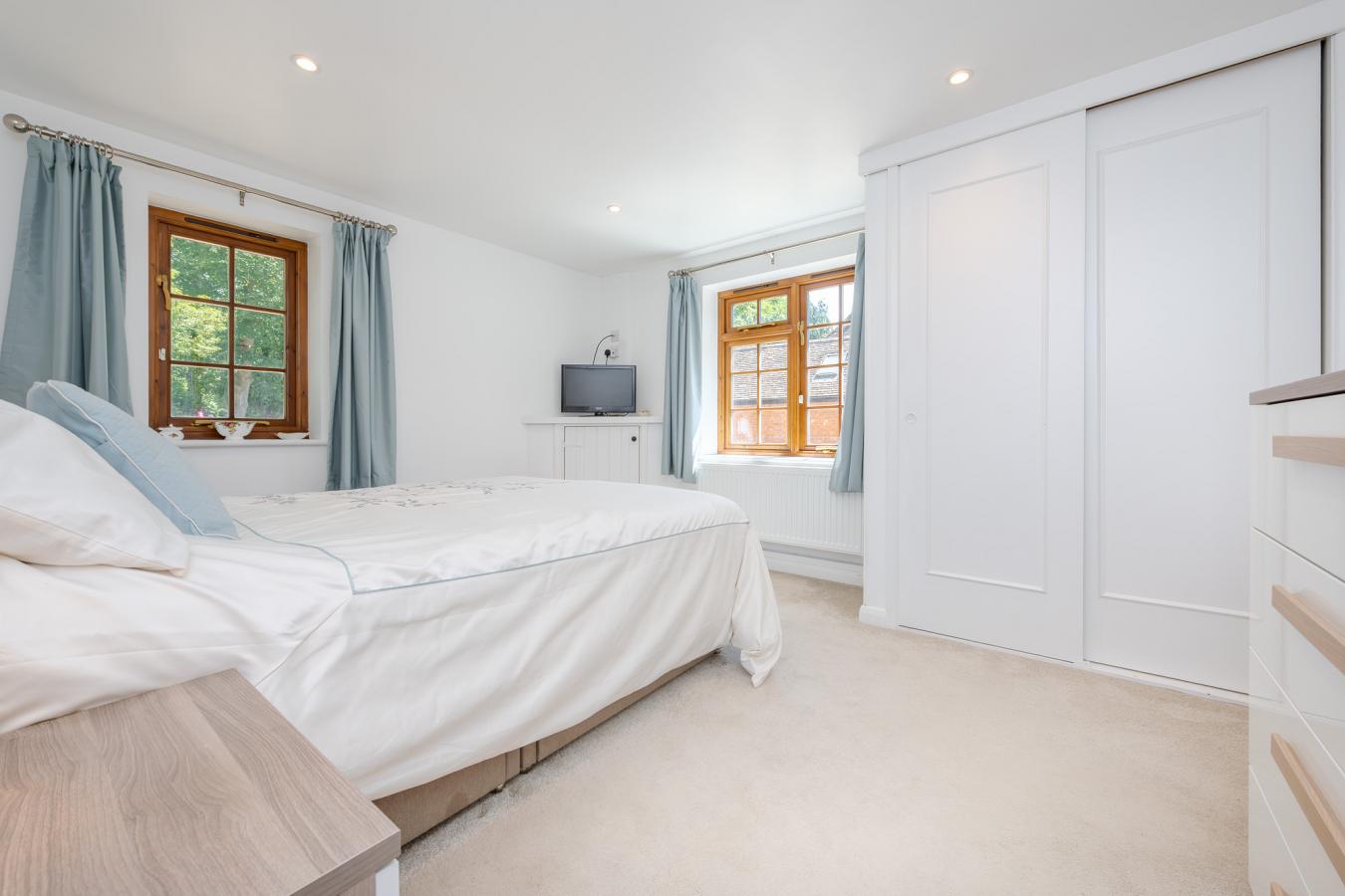 Ashford, Kent, TN27 0ED, United Kingdom, 5 Bedrooms Bedrooms, ,4 BathroomsBathrooms,Residential,For Sale,1900102
